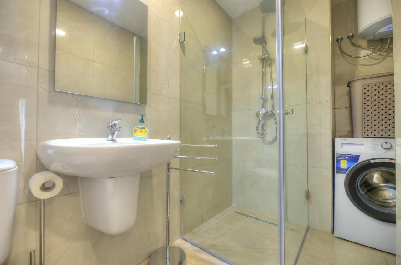 Brand New And Tastefully Furnished 2 Bedroom Apartment Ddif1-2 Gzira Екстериор снимка